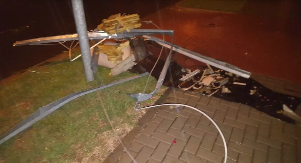 FOTO: Po vlně silných bouřek, které se prohnaly krajem, hasiči vyjížděli k téměř dvaceti událostem