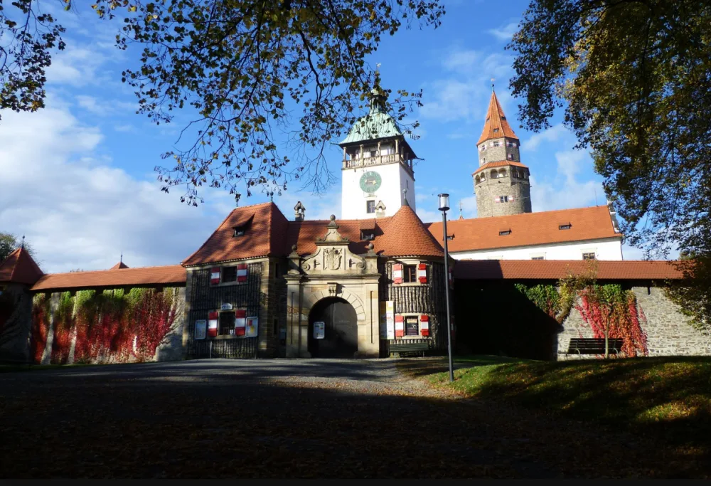 Hradozámecká noc na Bouzově zve na výstavu historických fotografií a netradiční prohlídku