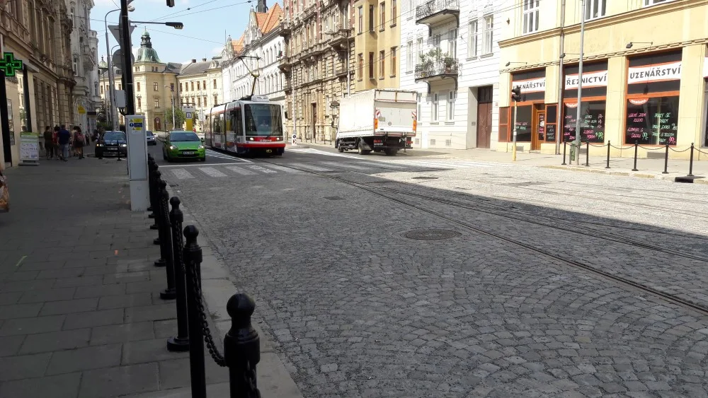FOTO/VIDEO: Provoz v Palackého ulici je v normálu. Silnice je opravena