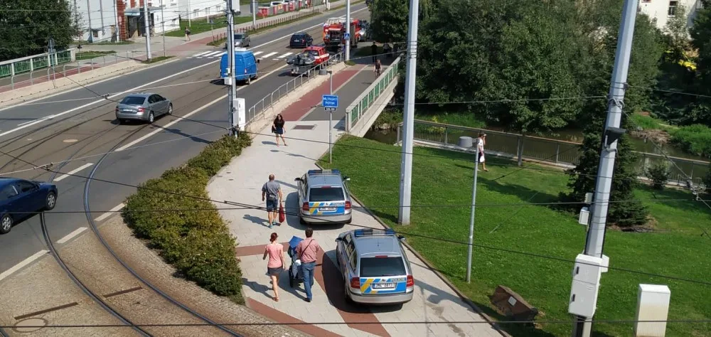 VIDEO: Dnes odpoledne se u Šantovky topil opilý cizinec. Z vody ho vytáhl náhodný kolemjdoucí