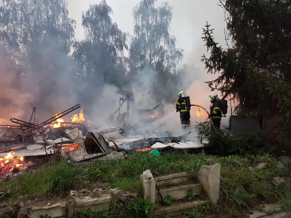 FOTO/VIDEO: Požár na Černé cestě v Olomouci způsobil škodu za tři miliony. Policie evakuovala třicet osob