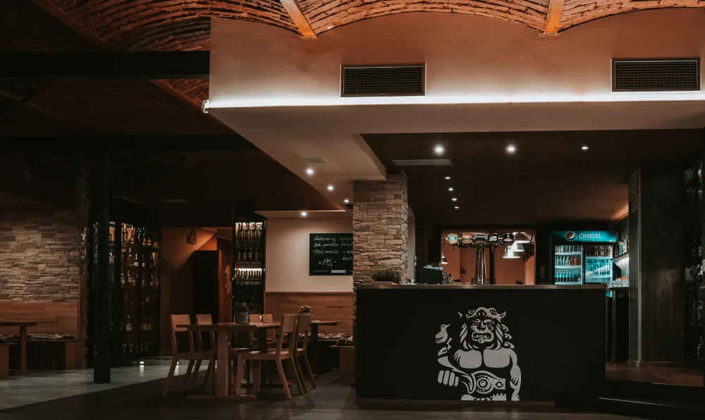 FOTO: Pamatujete Legend jako hernu? To už dávno neplatí, říká majitel restaurace David Malík