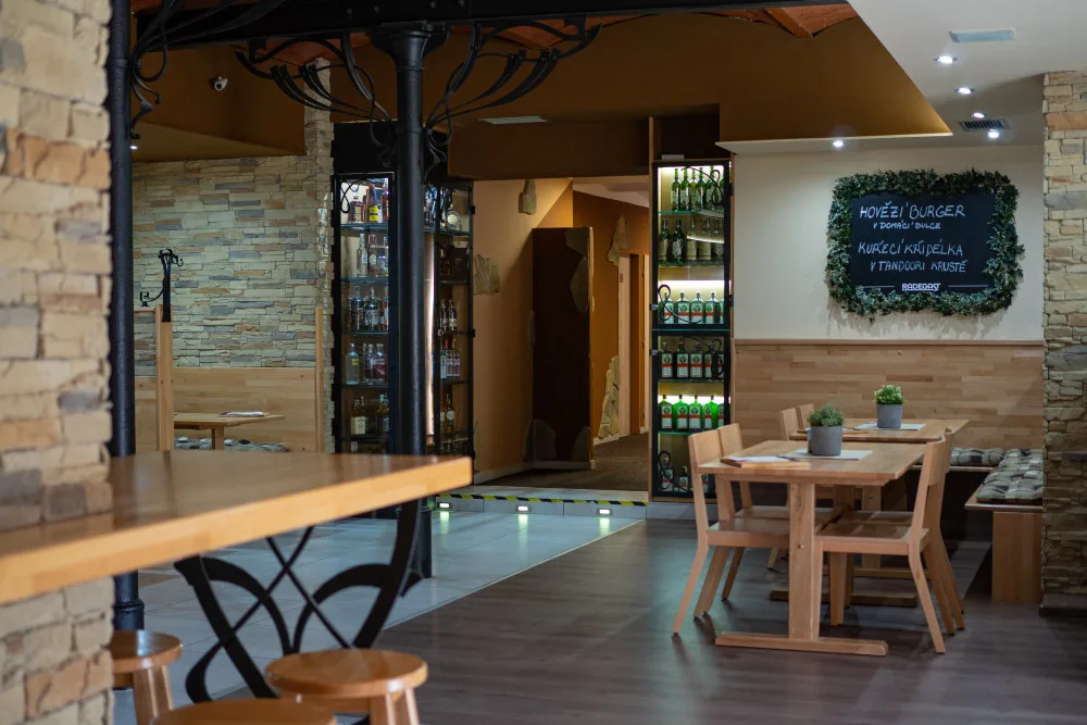 FOTO: Pamatujete Legend jako hernu? To už dávno neplatí, říká majitel restaurace David Malík