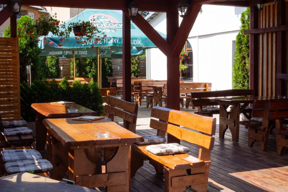 FOTO: Pamatujete Legend jako hernu? To už dávno neplatí, říká majitel restaurace David Malík