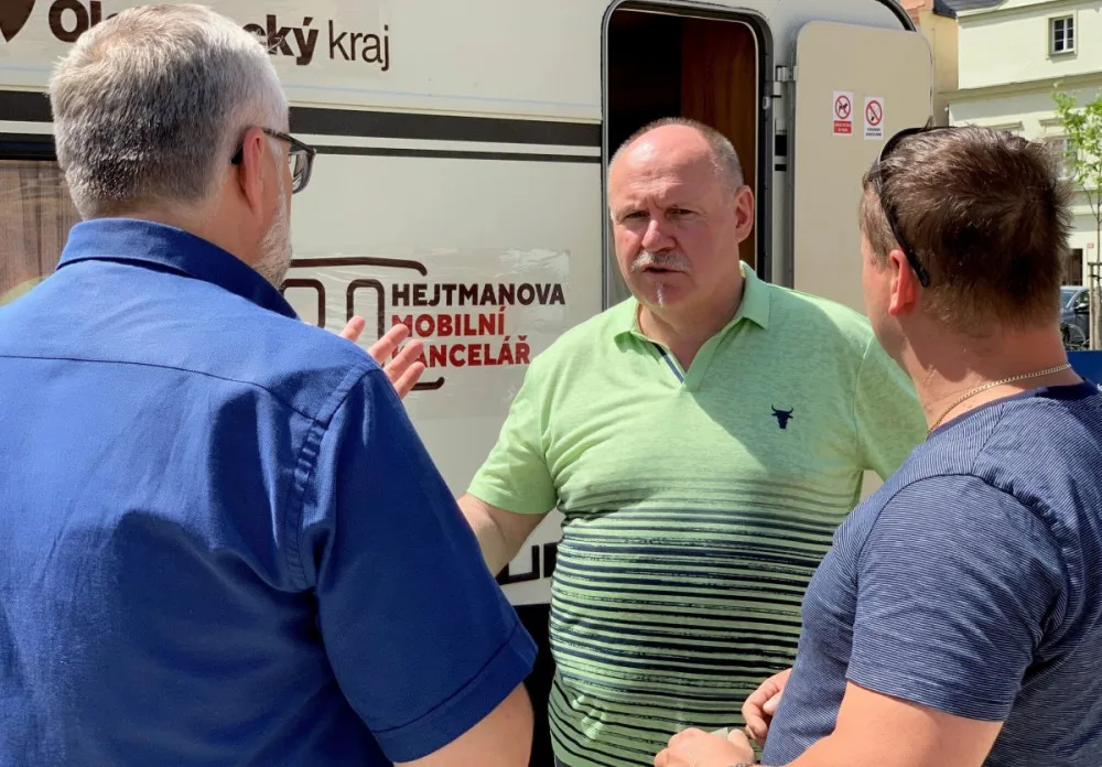 Hejtmanova mobilní kancelář bude v Šumperku. Lidé se mohou přijít zeptat nebo si postěžovat