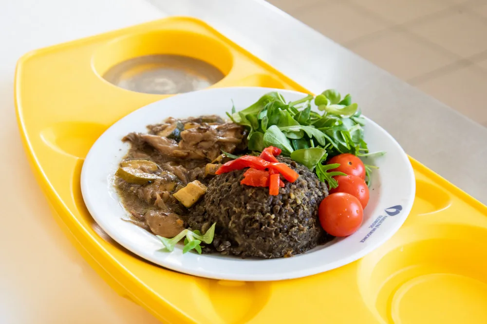FOTO: Hospitalizovaní pacienti si v olomoucké nemocnici mohou vybrat ze tří obědových menu