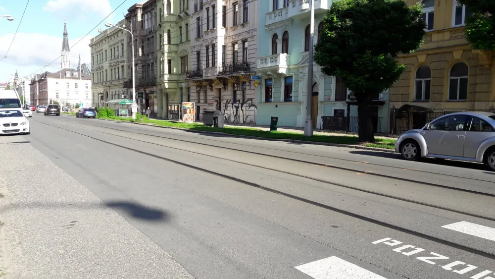 Masarykovu třídu dnes ráno uzavřela nehoda, při které tramvaj srazila nezletilou chodkyni