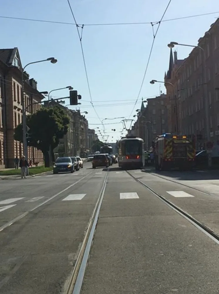 Na kolejích na Masarykově třídě se dnes ráno srazila dvě auta. Provoz tam byl pozastaven