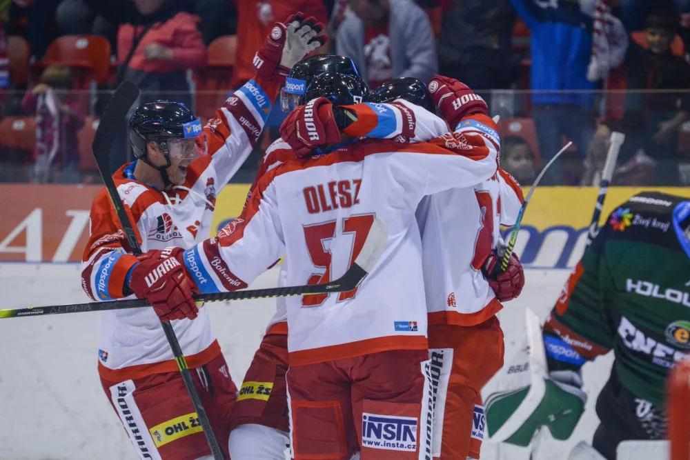 Olomoučtí hokejisté porazili Karlovy Vary 3:2 a v tabulce extraligy jsou čtvrtí