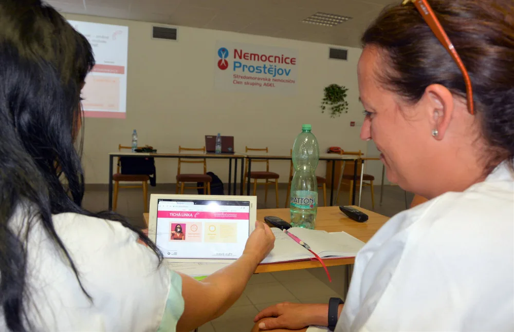 Prostějovská nemocnice zařídí lepší komunikaci s neslyšícími díky službě Tichá linka