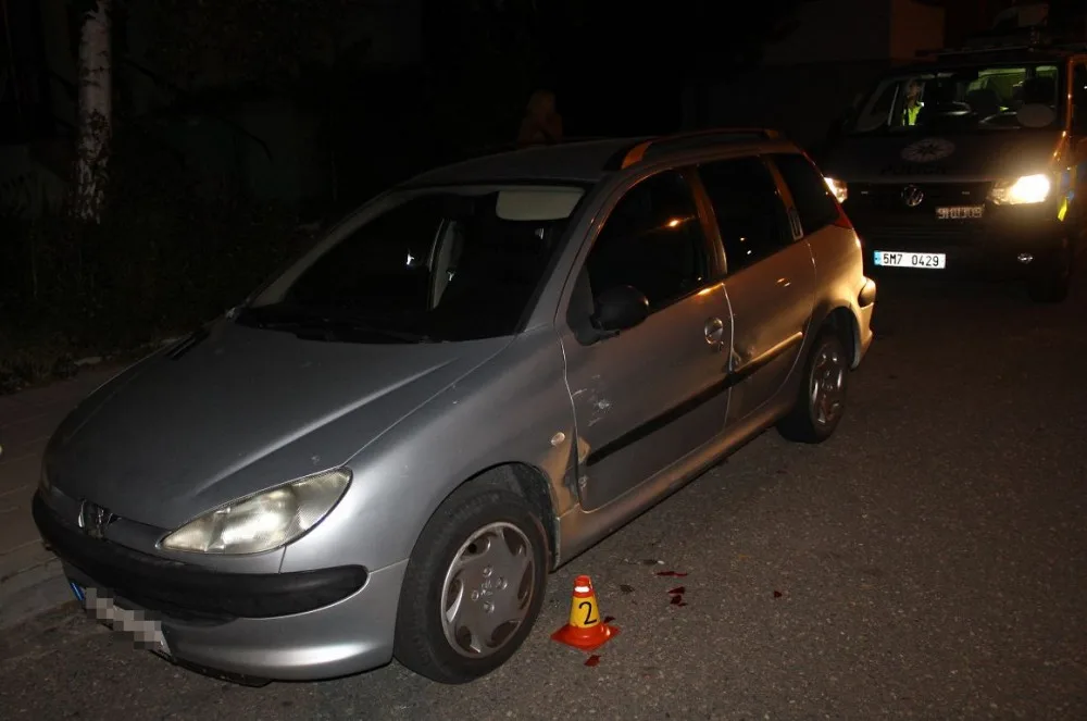 Opilá řidička nabourala do zaparkovaného auta v ulici Schweitzerova a ujela