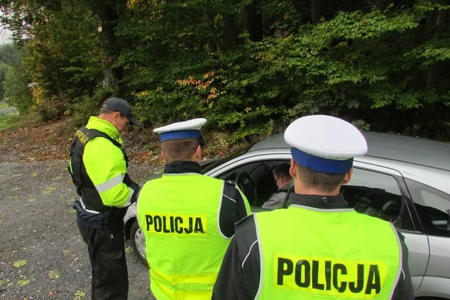 FOTO: Policie kontrolovala všechny hraniční přechody na Jesenicku. Zjistila přes dvacet prohřešků