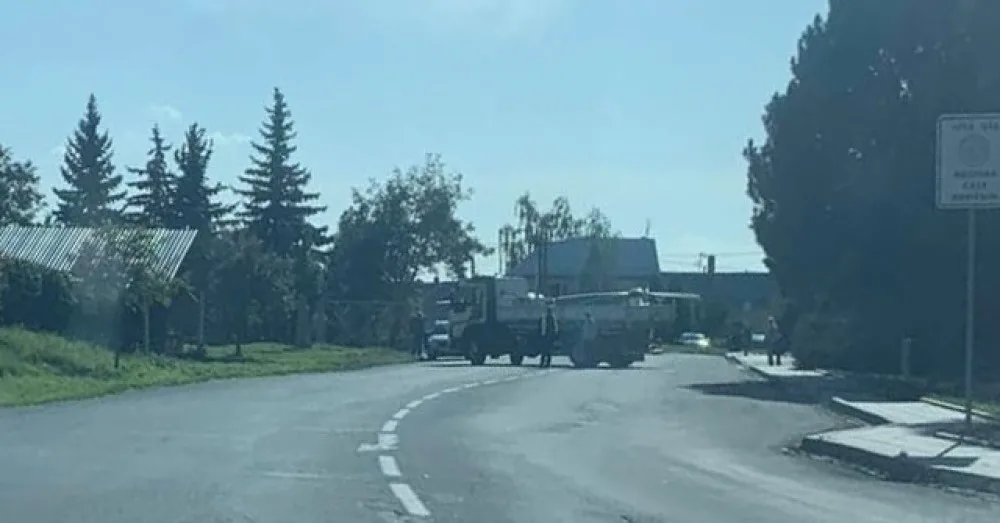 AKTUÁLNĚ: Nákladní auto srazilo dívku v Droždíně. Do nemocnice ji ve vážném stavu transportoval vrtulník
