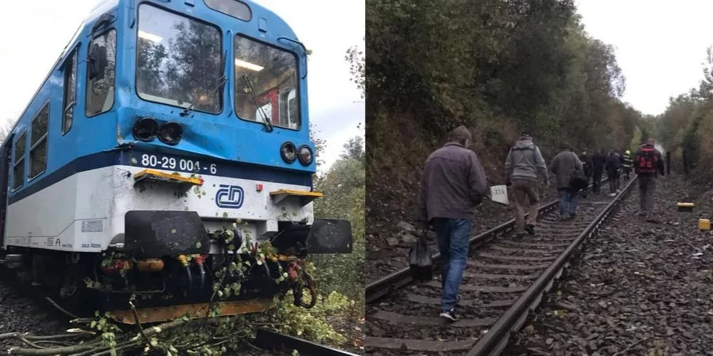 FOTO: Rychlík, ve kterém bylo přes třicet cestujících, narazil do sedmi popadaných stromů