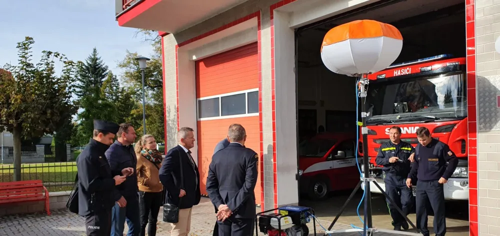 Litovelští hasiči dostali speciální osvětlovací balón pro noční zásahy