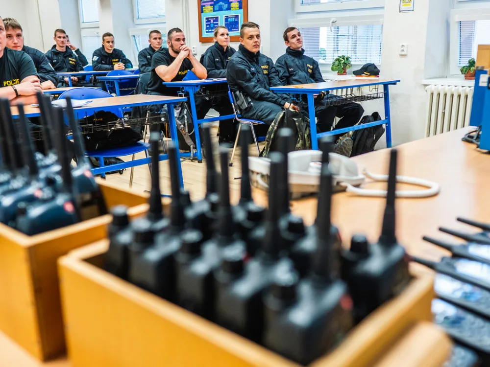 REPORTÁŽ: Střelba, ale i bojová umění a teorie. Podívejte se, jak probíhá policejní příprava