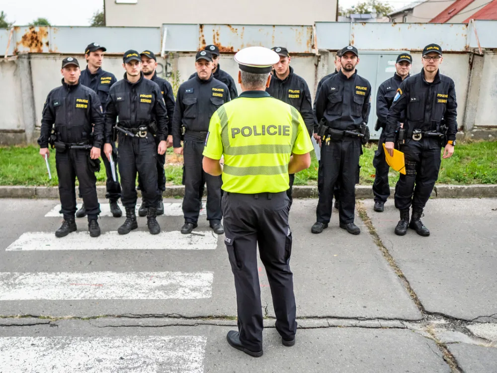 REPORTÁŽ: Střelba, ale i bojová umění a teorie. Podívejte se, jak probíhá policejní příprava