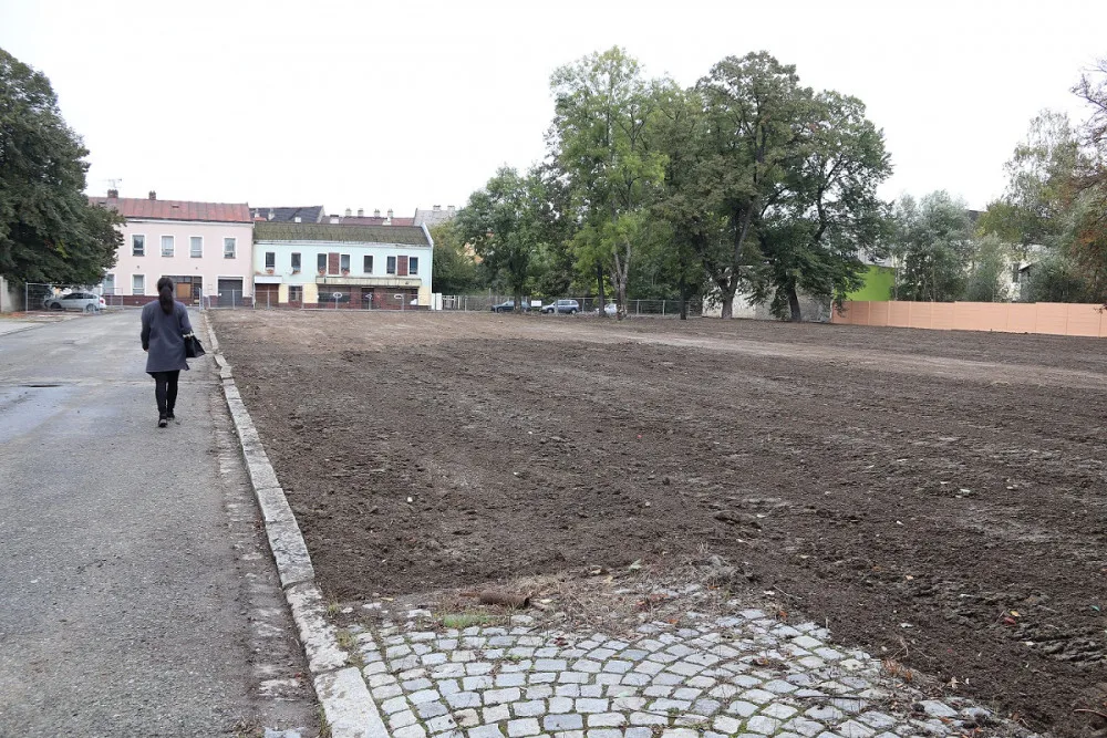 FOTO: Domy v nechvalně známé Škodově ulici v Přerově už jsou definitivně srovnány se zemí
