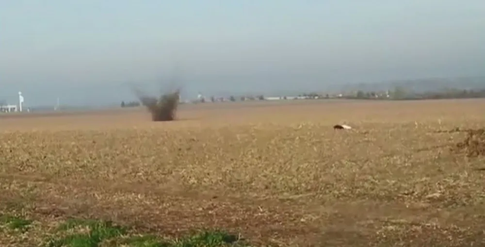 VIDEO: Při stavbě rodinného domu byla nalezena ruská mina z války. Musel ji odpálit pyrotechnik