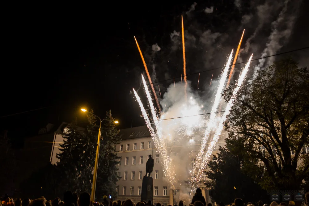 FOTO/VIDEO: Lampionový průvod, pietní akt i velkolepý ohňostroj. Olomoučané si připomněli výročí vzniku Československa