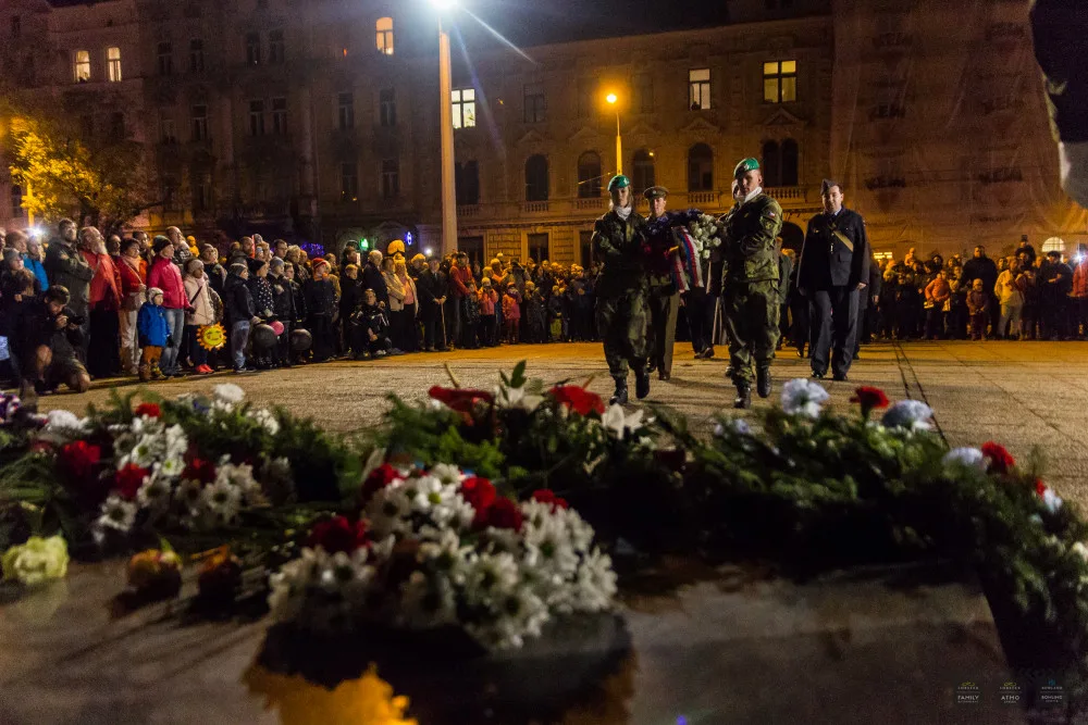 FOTO/VIDEO: Lampionový průvod, pietní akt i velkolepý ohňostroj. Olomoučané si připomněli výročí vzniku Československa