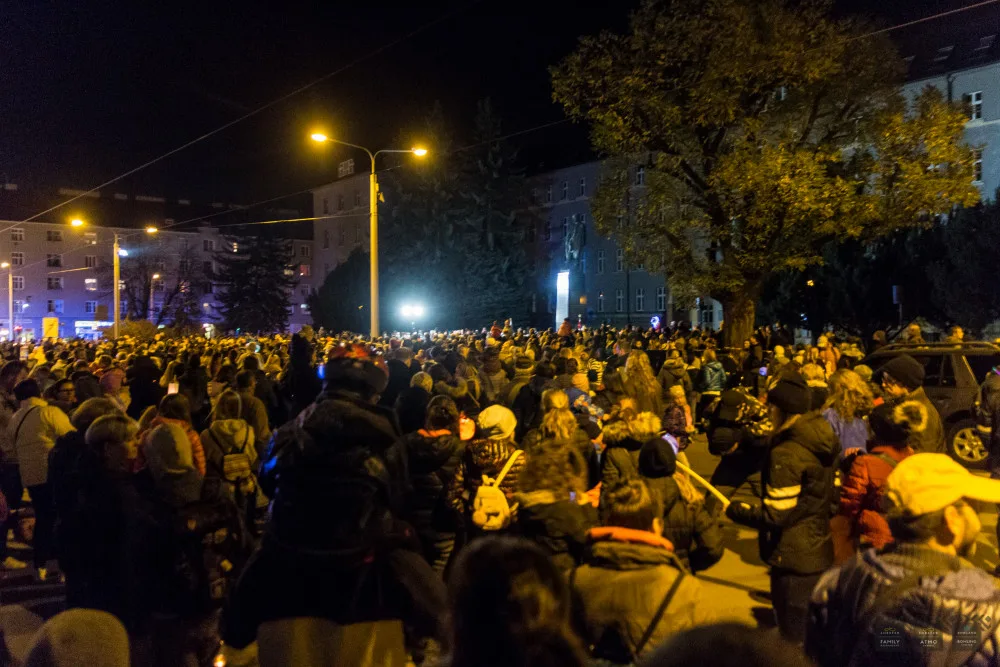 FOTO/VIDEO: Lampionový průvod, pietní akt i velkolepý ohňostroj. Olomoučané si připomněli výročí vzniku Československa