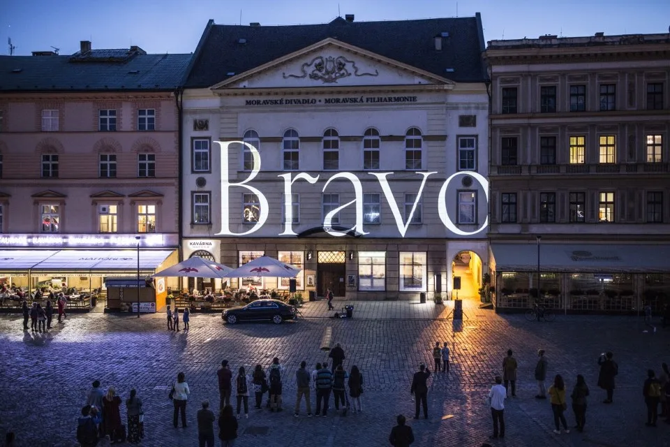 Moravská filharmonie Olomouc obléká nový kabát. Získala nové logo a moderní vizuální styl