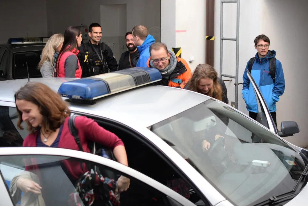 FOTO: Policie pořádala v centru Olomouce Kariérní den. Láká hlavně na náborový příspěvek