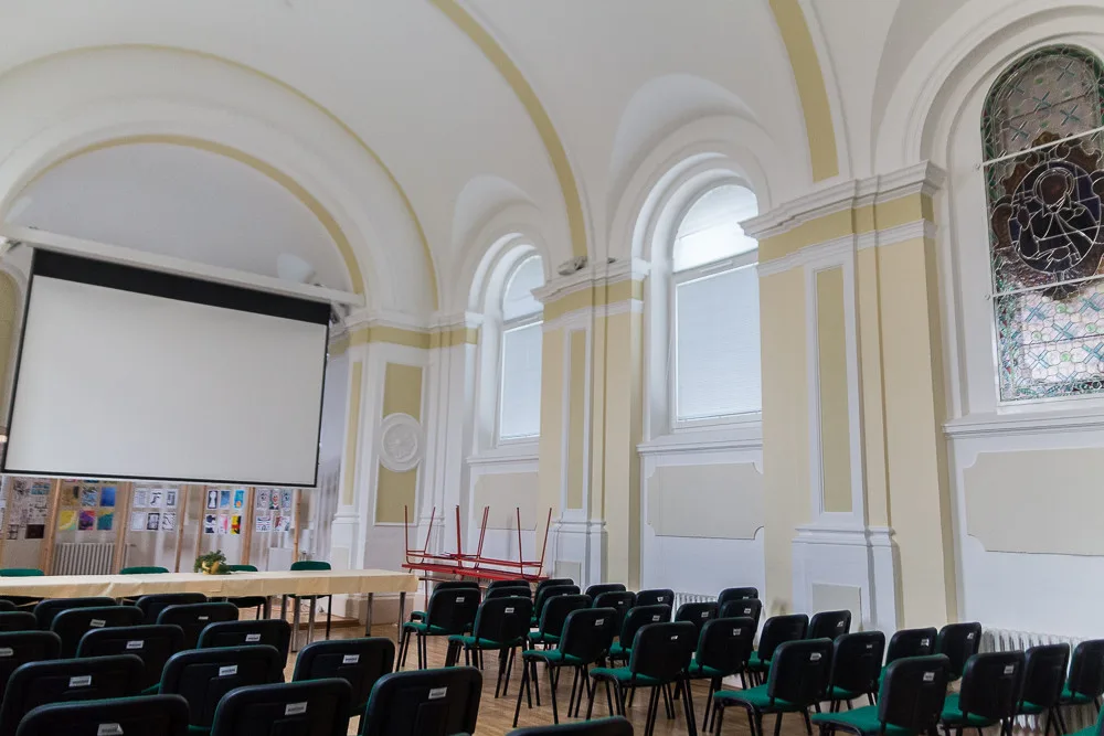 Studovat na olomoucké Polygrafce je jako stát jednou nohou přímo v profesním životě, říká tamní studentka Klára