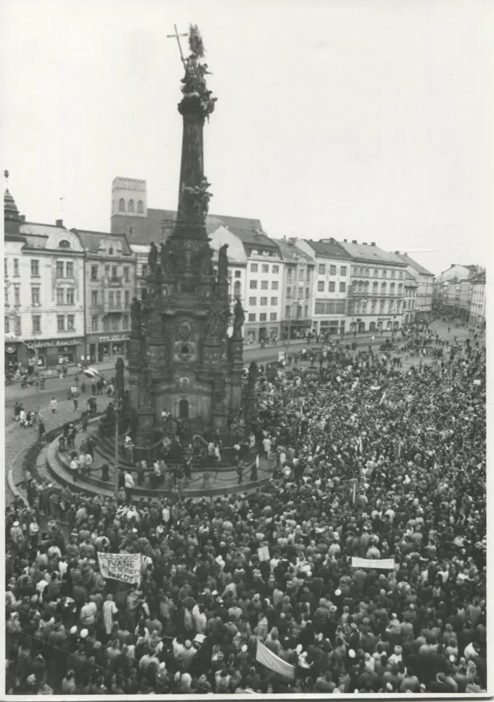 FOTO: Podívejte se na olomoucký listopad 1989 očima přímých svědků