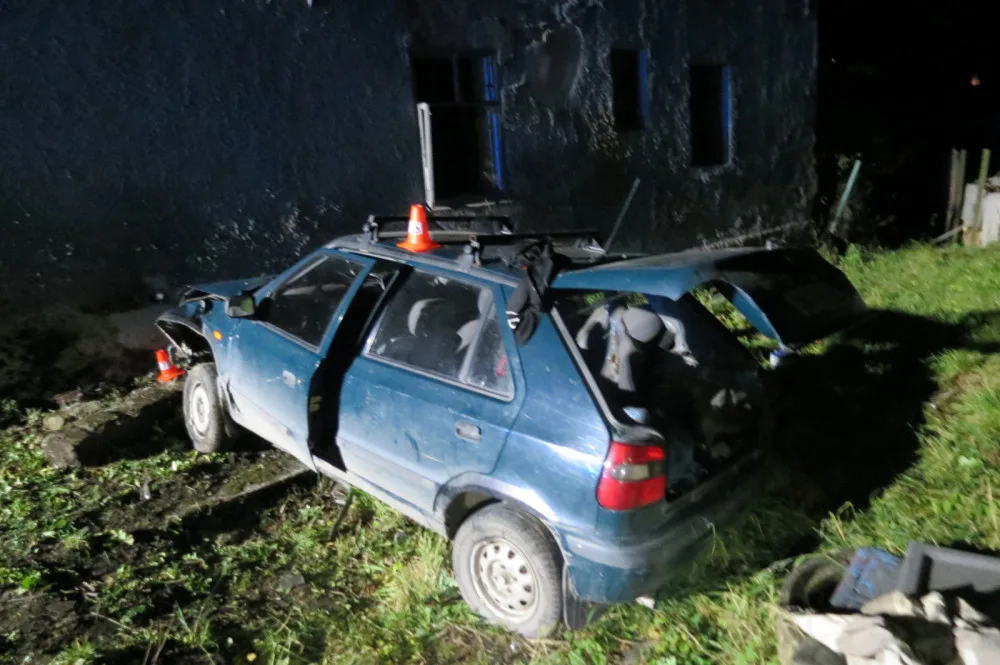 Opilý cizinec nezvládl řízení a havaroval. Nadýchal tři a půl promile a skončil v nemocnici