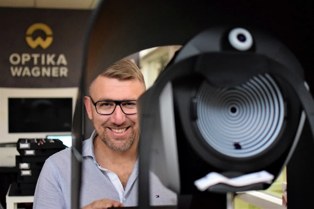 ROZHOVOR: Optika Wagner nabízí rychlé vyšetření zraku unikátním přístrojem