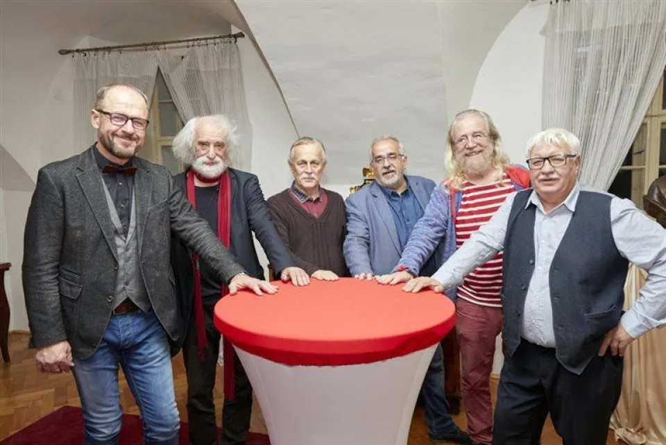 Lidé přišli oslavit dny sametové revoluce do Vlastivědného muzea. Ke třicátému výročí uspořádalo slavnostní koncert