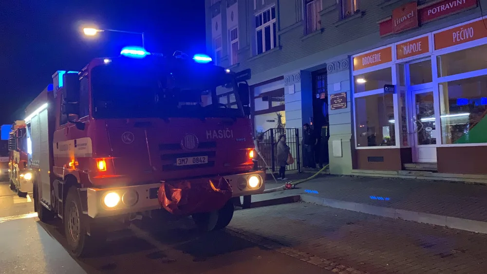 AKTUÁLNĚ: V Tomkově ulici v Hejčíně hoří byt