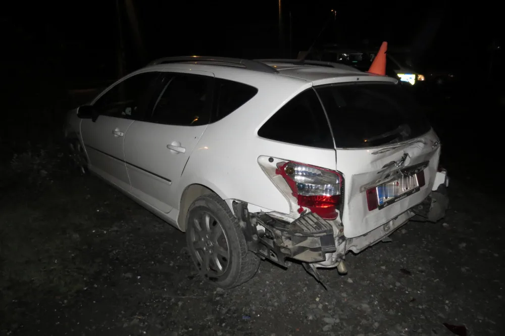 FOTO: Při nehodě začala hořet tři auta. Za nehodu nejspíš může opilý osmnáctiletý mladík