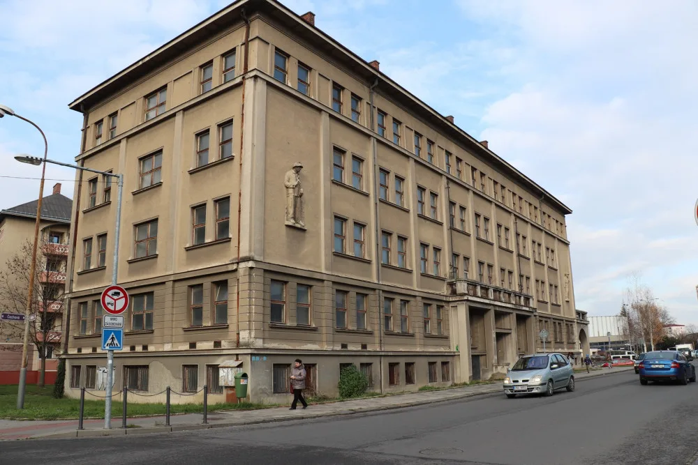 Z armádního domu v Přerově bude polyfunkční objekt s obchody, byty a parkovací plochou