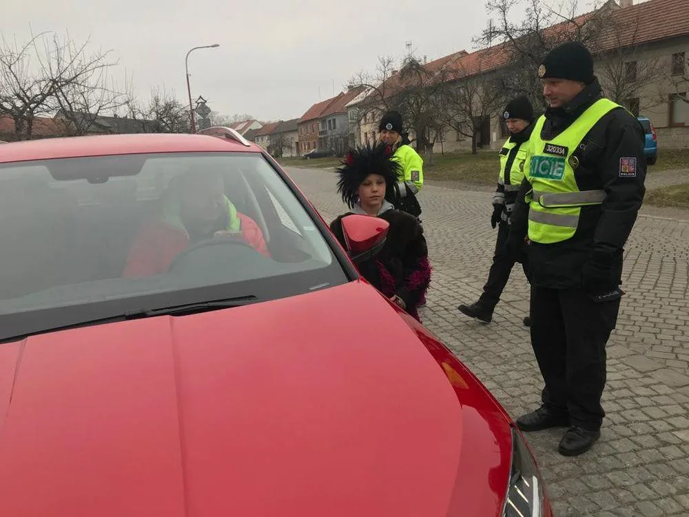 Děti ve Smržicích pomáhaly policistům s kontrolami