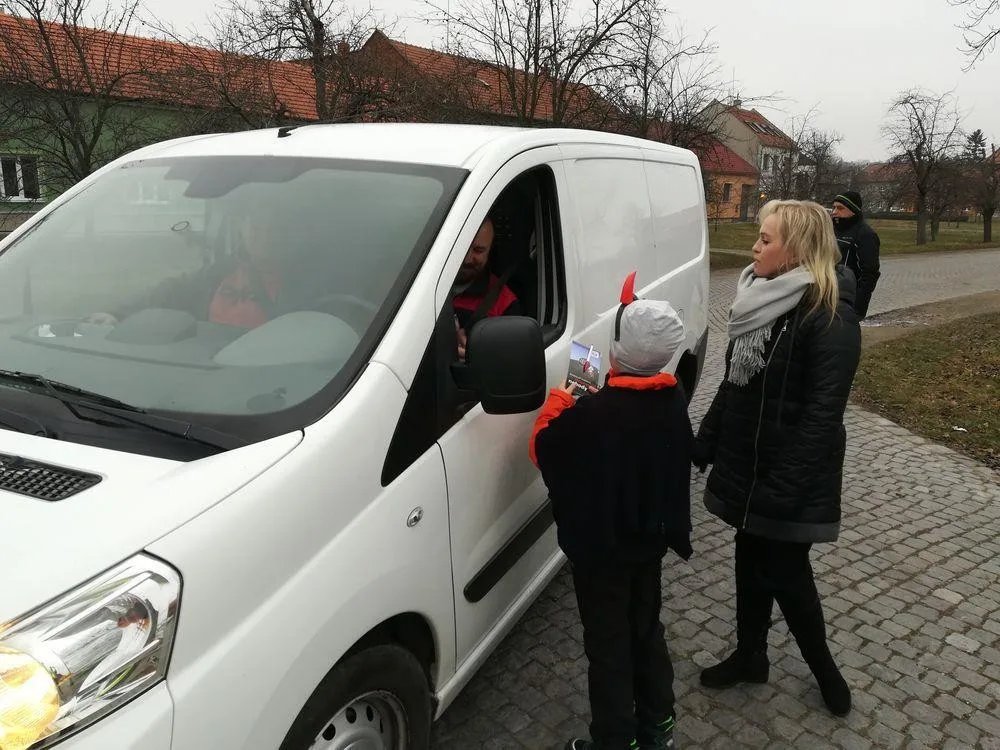 Děti ve Smržicích pomáhaly policistům s kontrolami