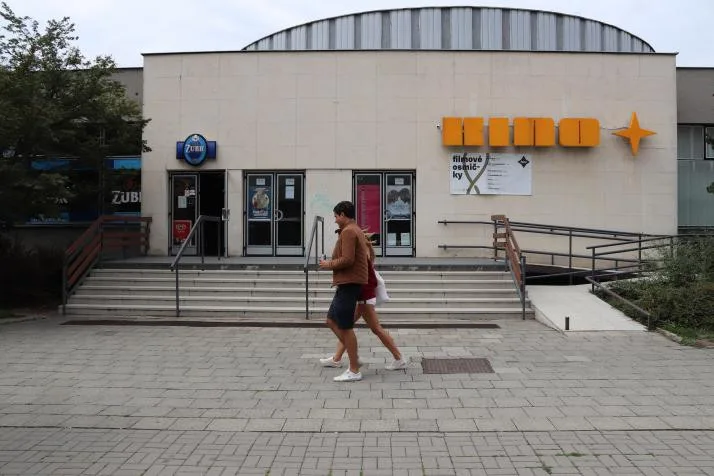 Kino Hvězda čeká na jaře oprava střechy. Promítání a provoz kina práce neomezí