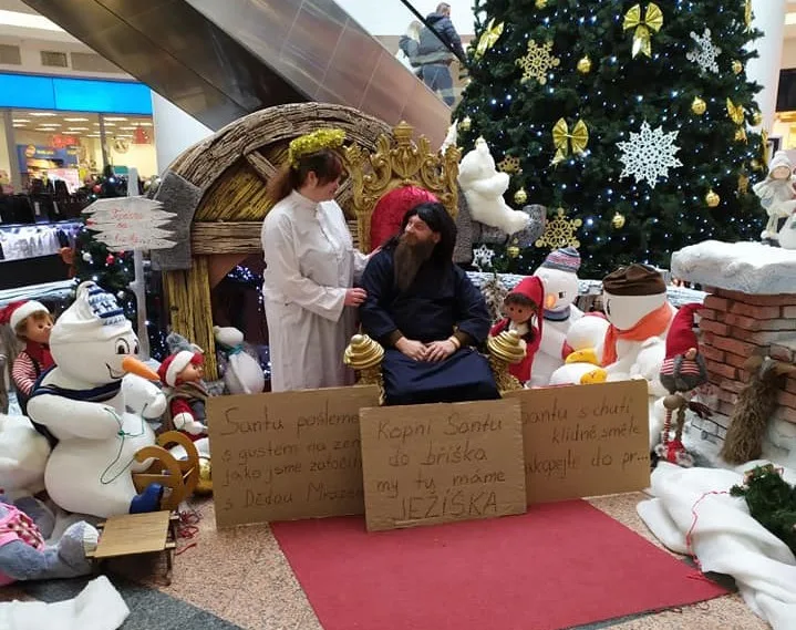 Protestující dvojice