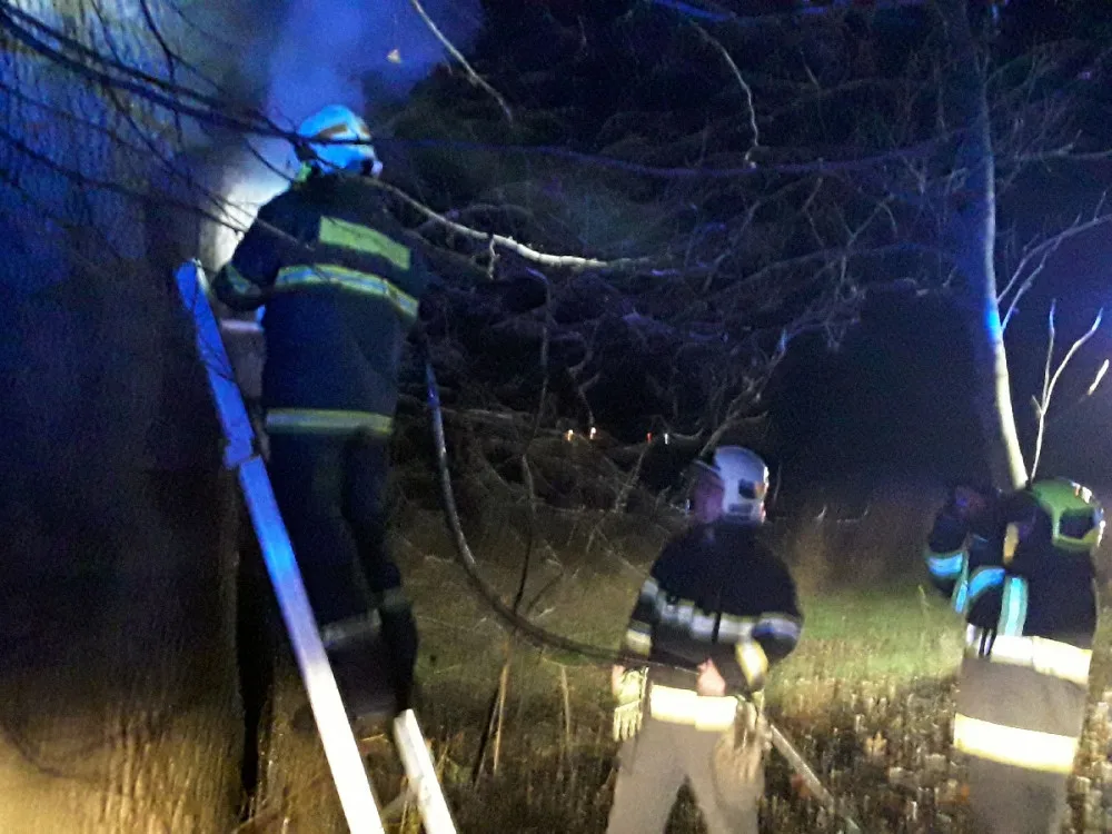 FOTO: Silvestr v Olomouckém kraji byl z pohledu záchranářů klidný, hasiči se ale zapotili