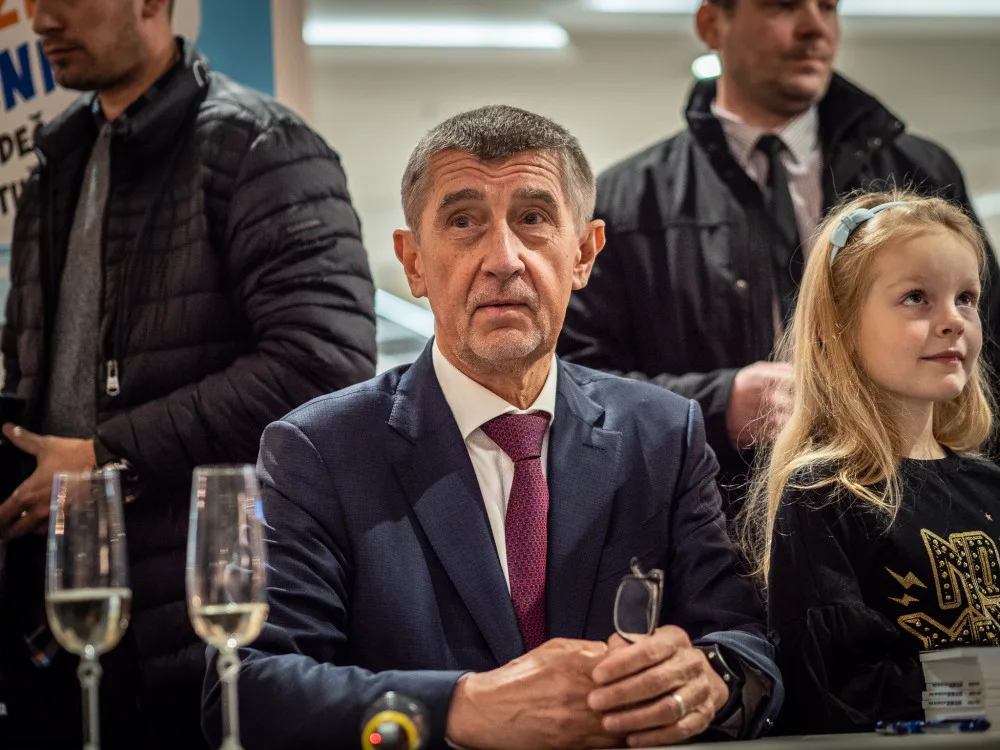FOTO/VIDEO: Hejtman v Šantovce pokřtil svou knihu, patrony byli trenéři Brückner s Uličným i premiér Babiš