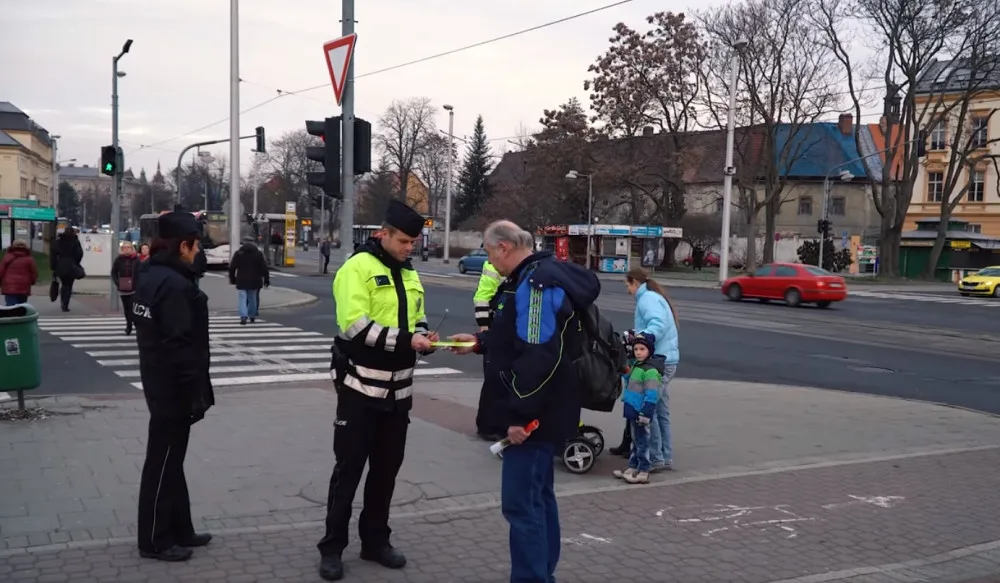 VIDEO: Proběhla celorepubliková dopravně bezpečnostní akce. Na Olomoucku zkontrolovali na tři sta účastníků