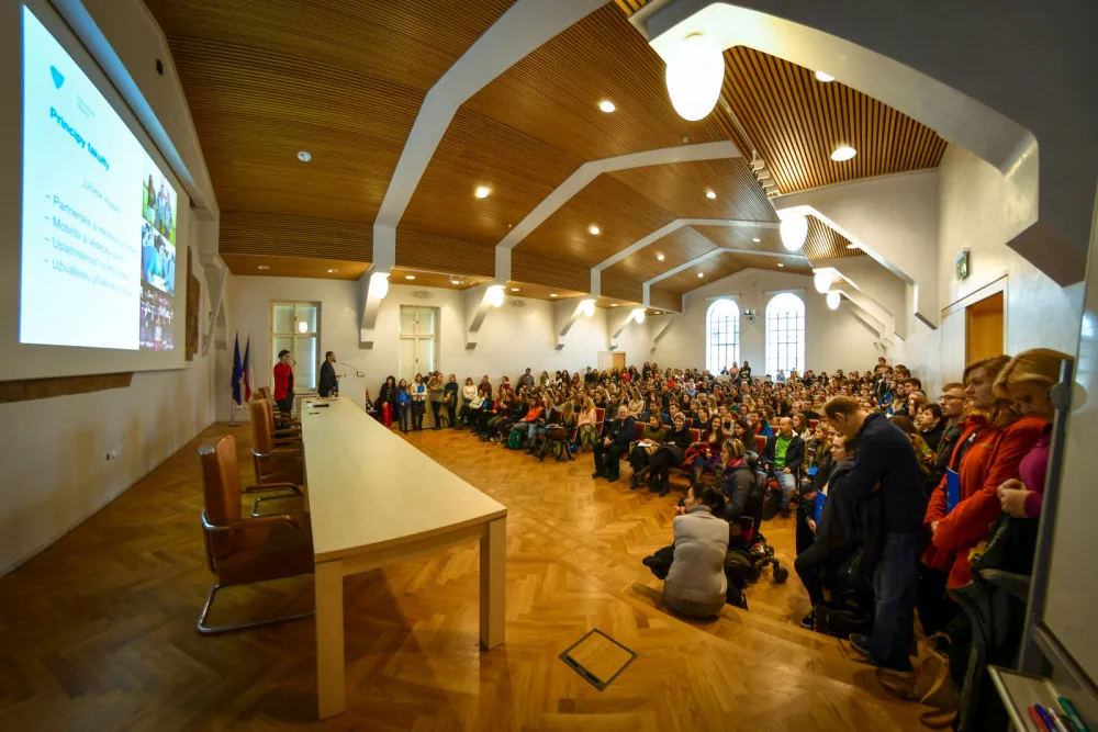 Univerzita Palackého zve na den otevřených dveří. Zájemcům o studium pomůže mobilní aplikace