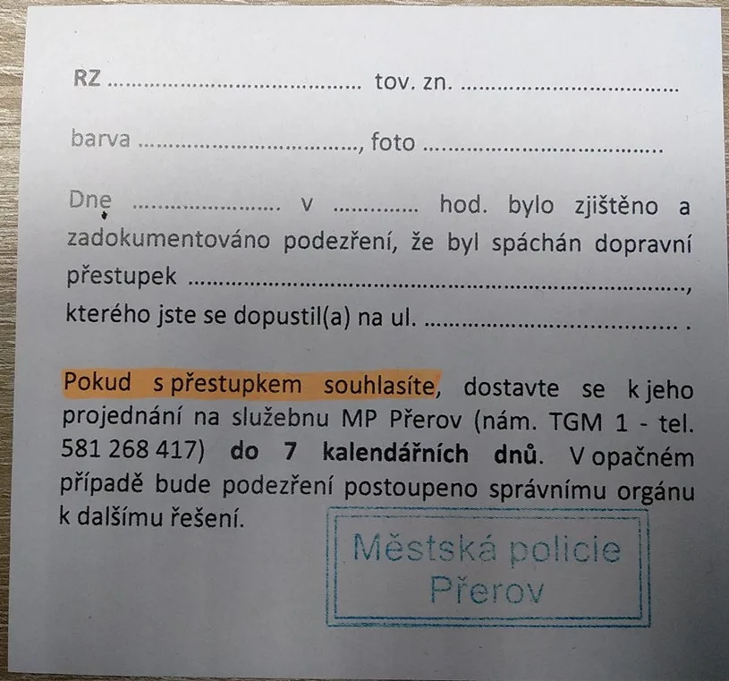 Co dělat, pokud najdete výzvu za stěračem svého auta? Radí Miroslav Komínek