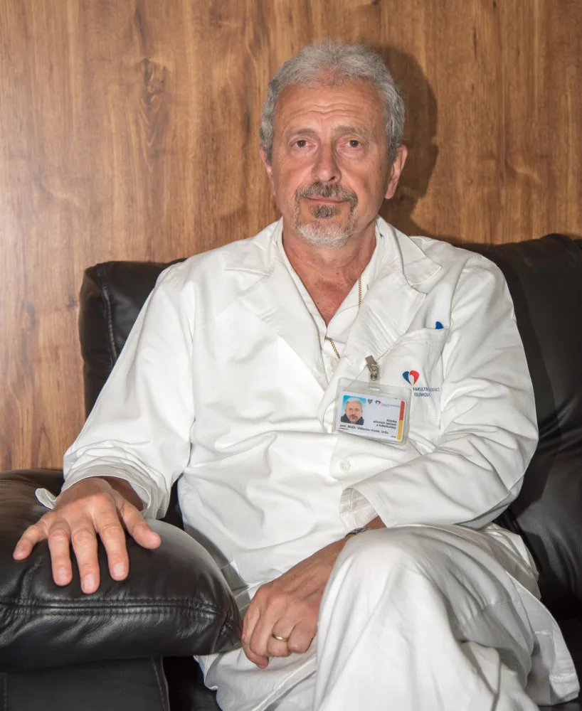 Zemřel přednosta plicní kliniky fakultní nemocnice v Olomouci Vítězslav Kolek