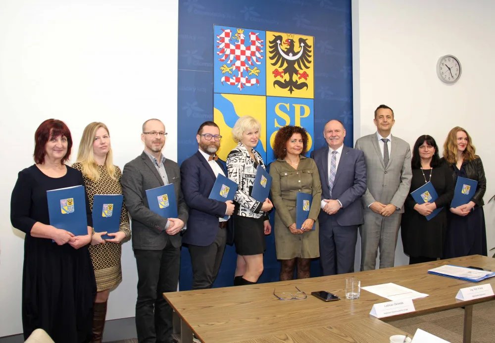 Knihovnám v Olomouckém kraji letos poputuje téměř 12 milionů korun. Kraj přidá i knihovníkům