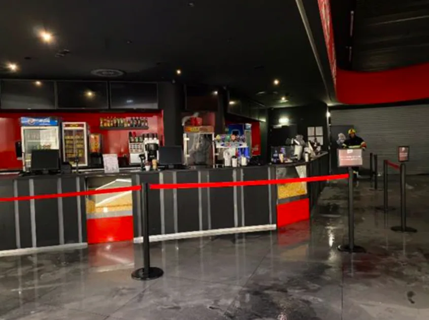 Požár v Šantovce způsobil požár stroje na popcorn. Tři lidé se nadýchali zplodin