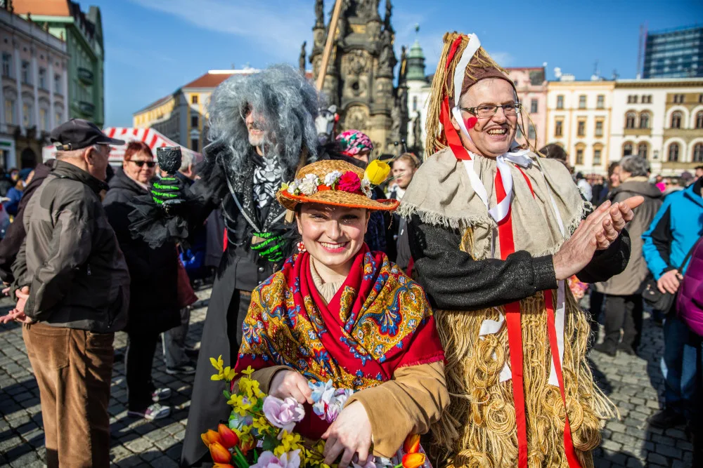 Masopustní veselí loni na náměstí přilákalo tisíce lidí
