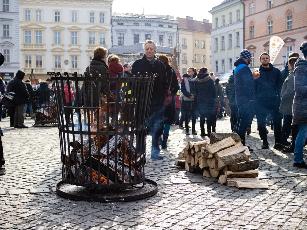 FOTOGALERIE: Olomouckým náměstím prošel druhý masopustní průvod